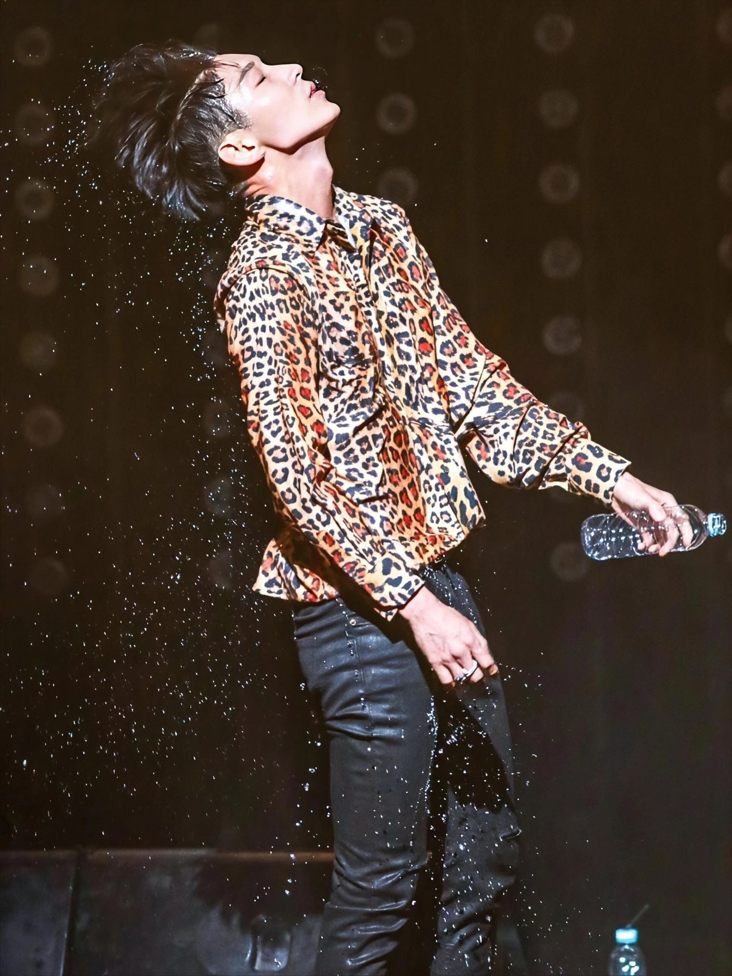 A moment captured by a fan of Lee Joongi