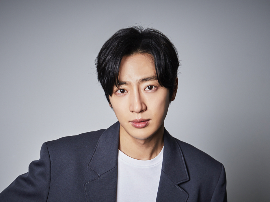 Behind-the-scenes cut of Lee Sangyeob