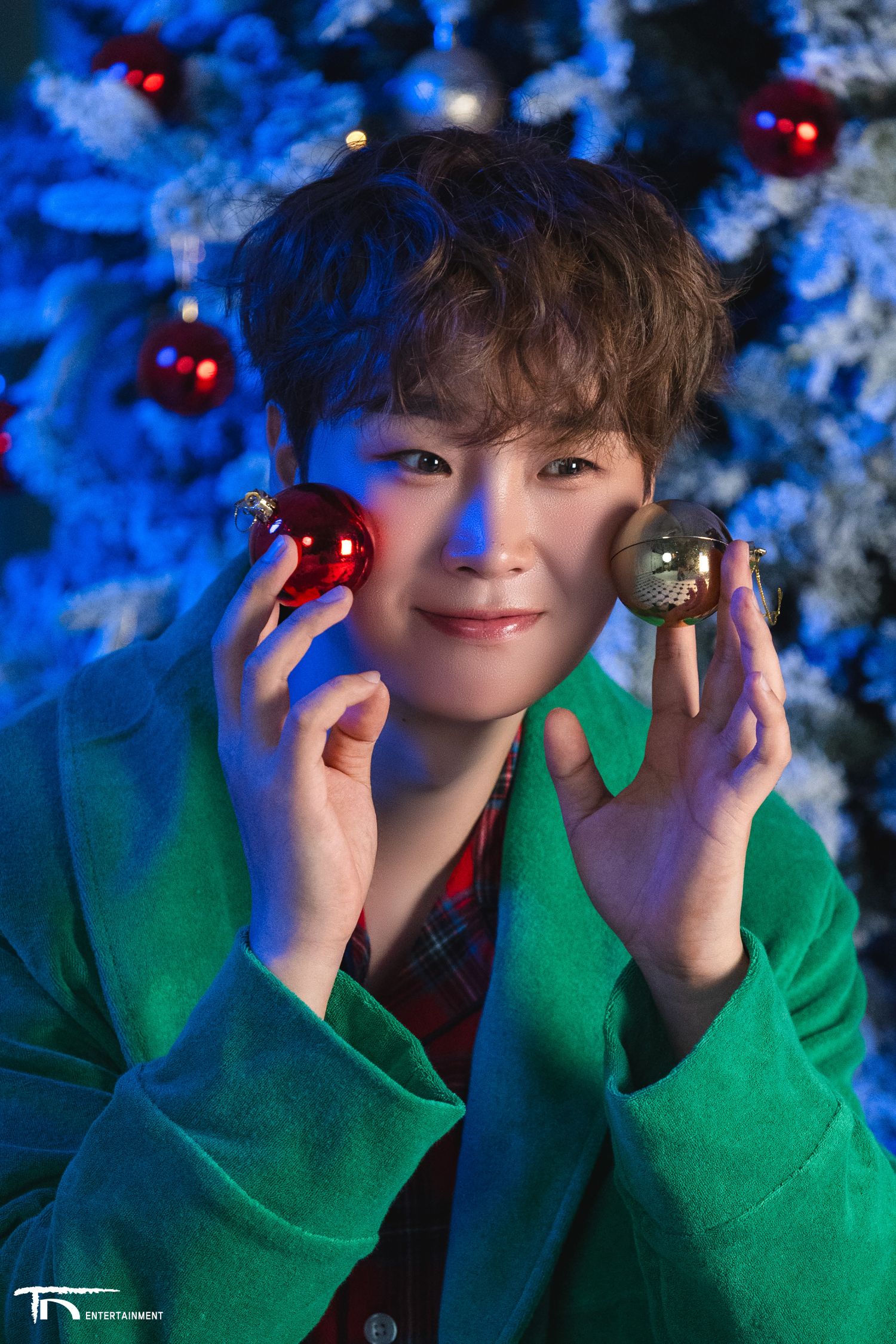 A moment captured by a fan of Song Minjun