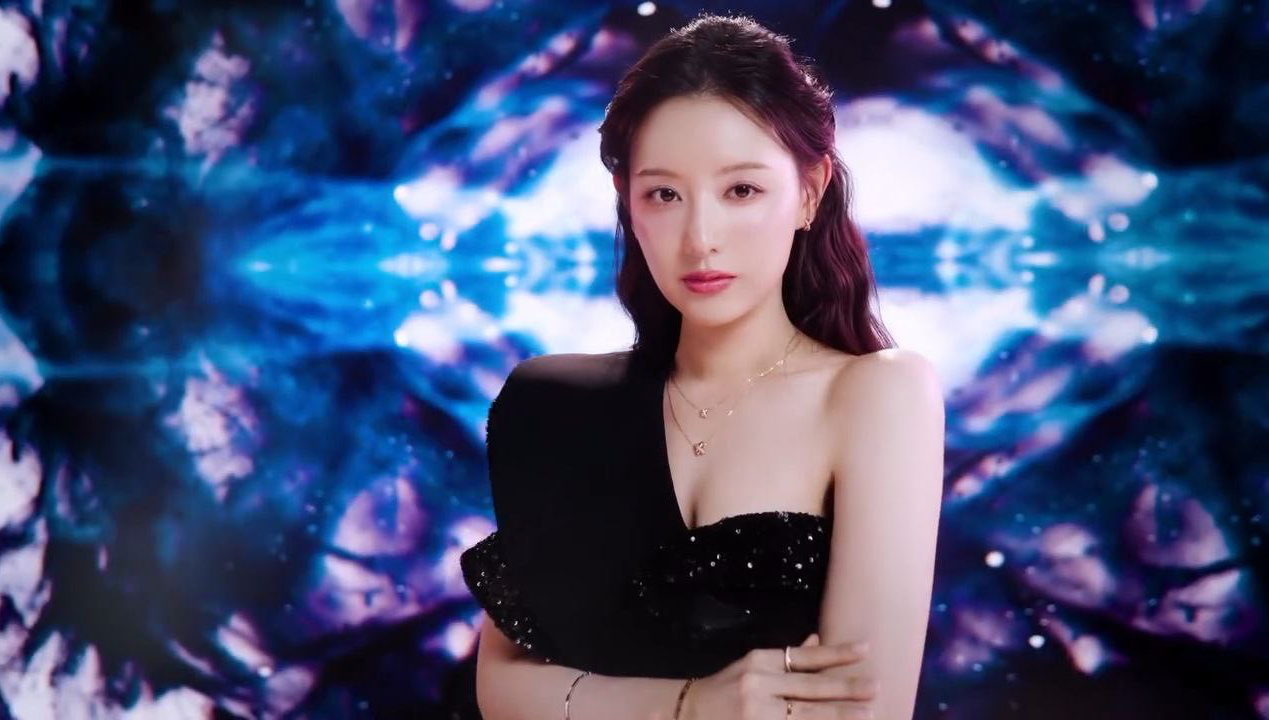 Behind-the-scenes cut of Kim Jiwon