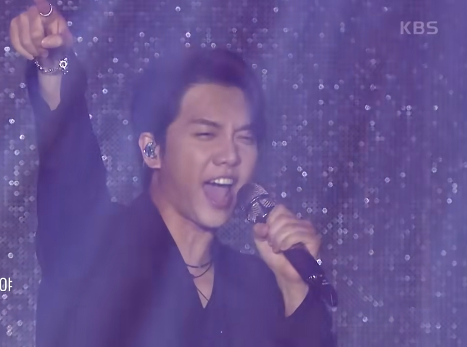 A moment captured by a fan of Lee Seunggi