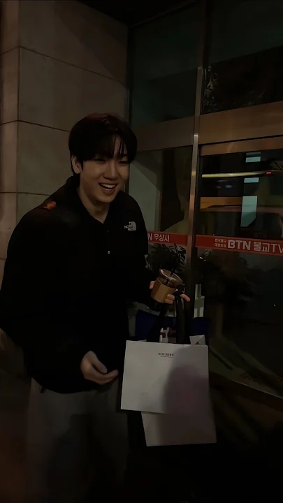 Today's popular wallpaper in Choi Sooho community