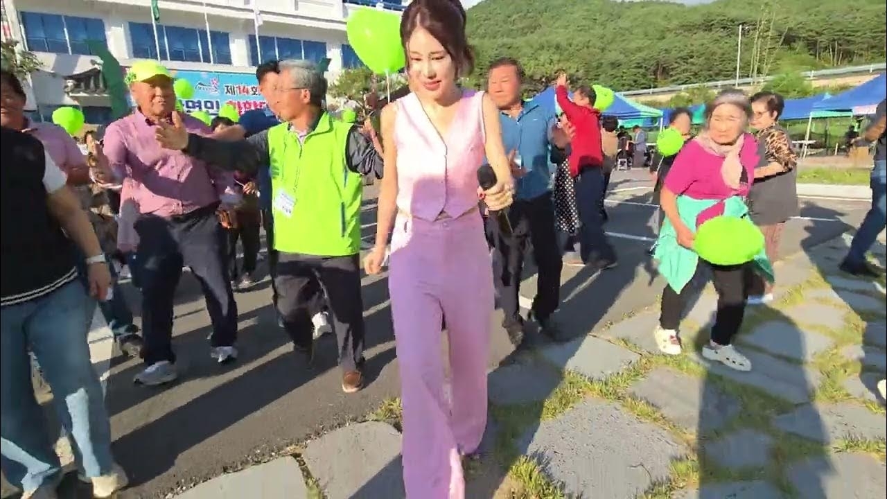 Cuplikan di balik layar dari Kim Soyou