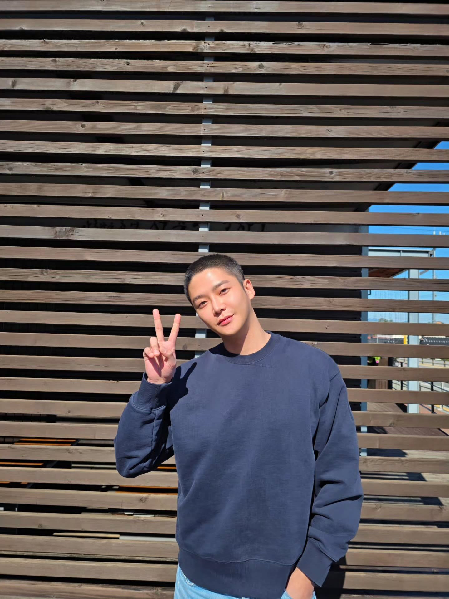 로운의 비하인드 컷