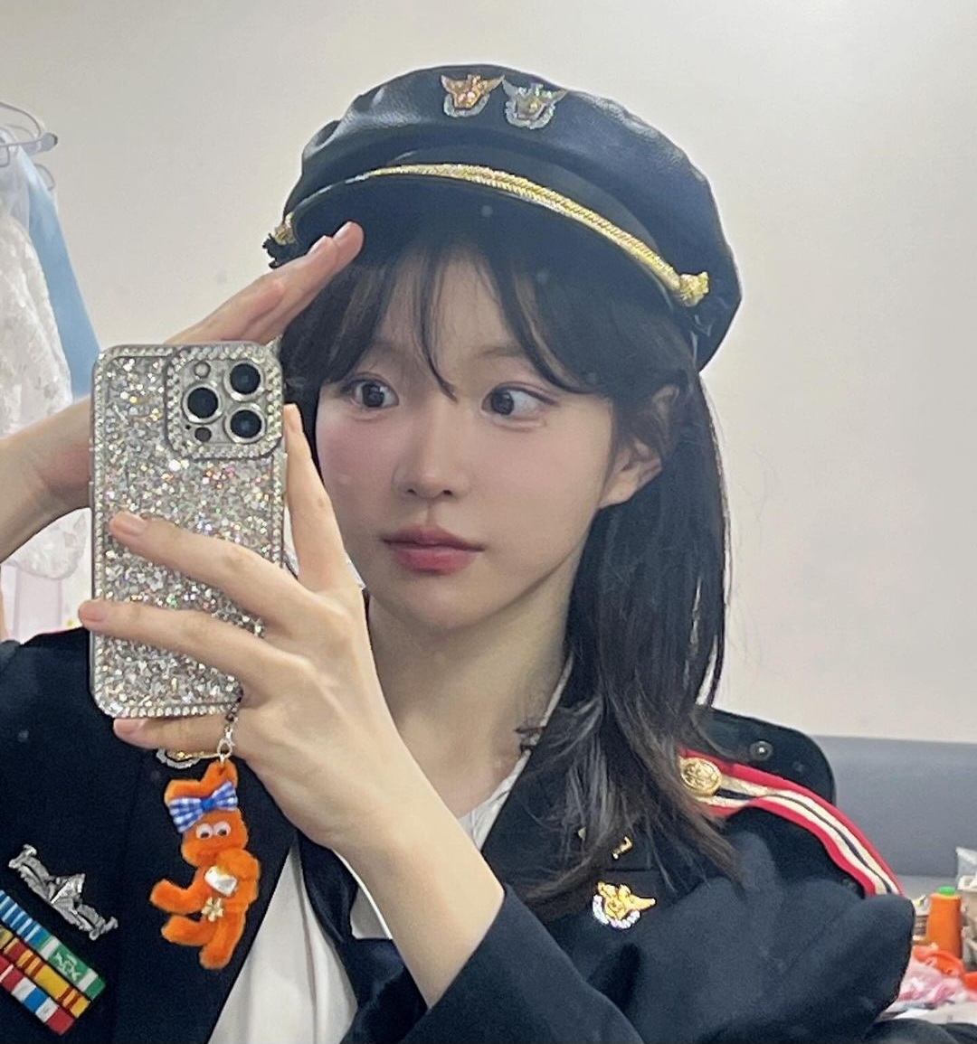 Behind-the-scenes cut of Yeon Yuri
