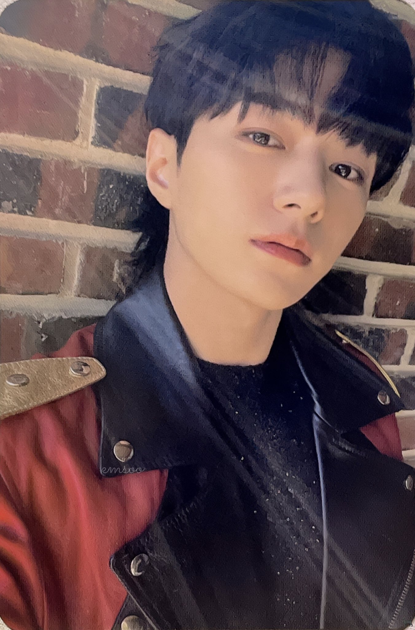 Recent activity shot of Kim Myungsoo (L)