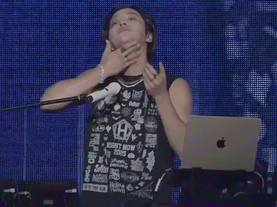 A moment captured by a fan of Jang Geunsuk