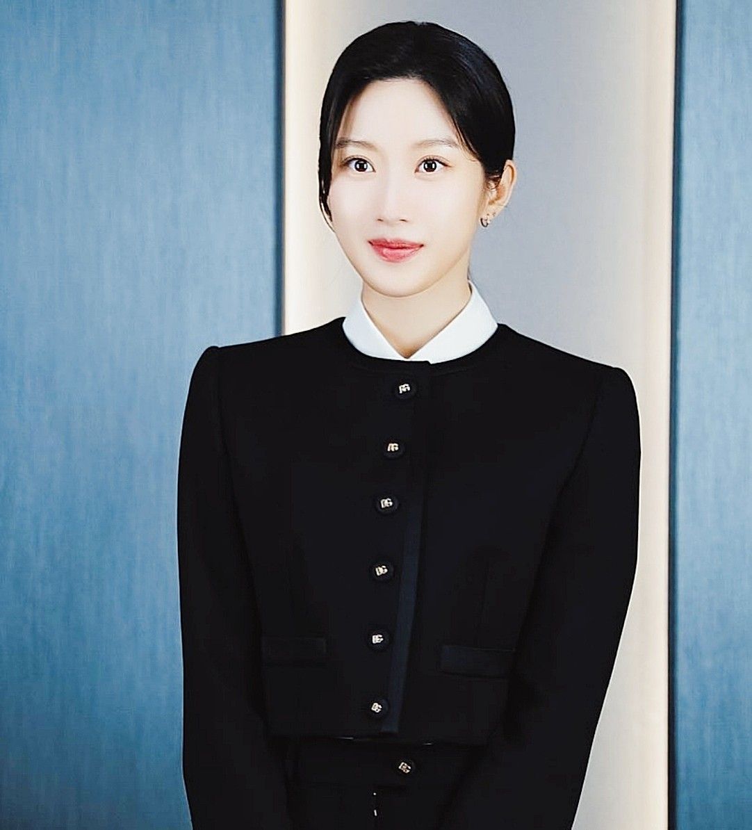 Behind-the-scenes cut of Mun Kayoung
