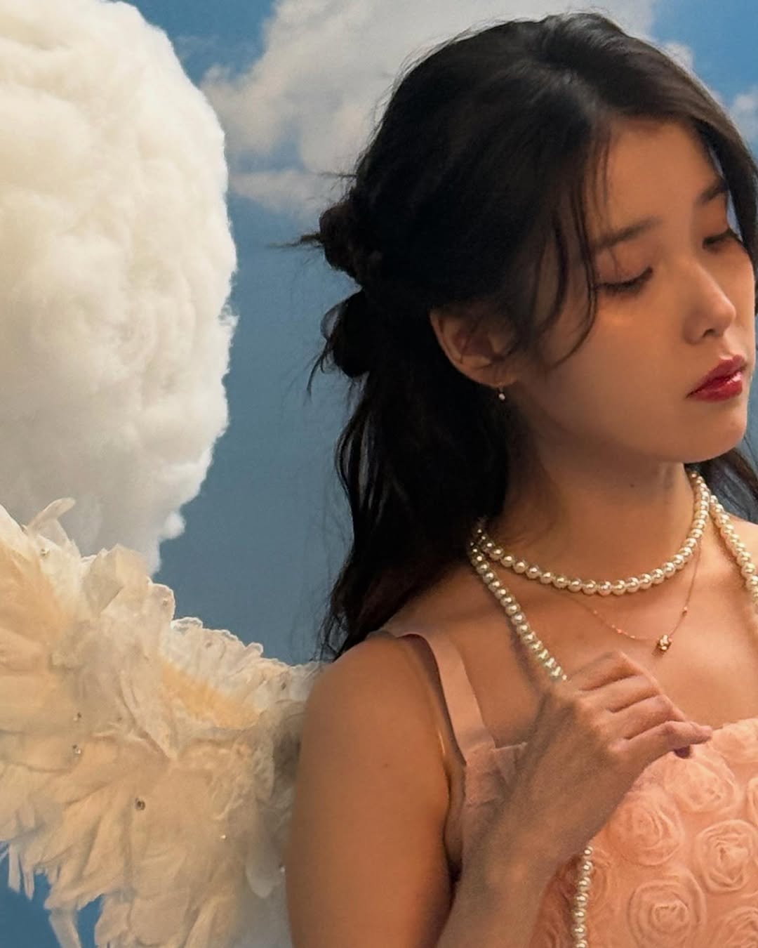 Behind-the-scenes cut of IU