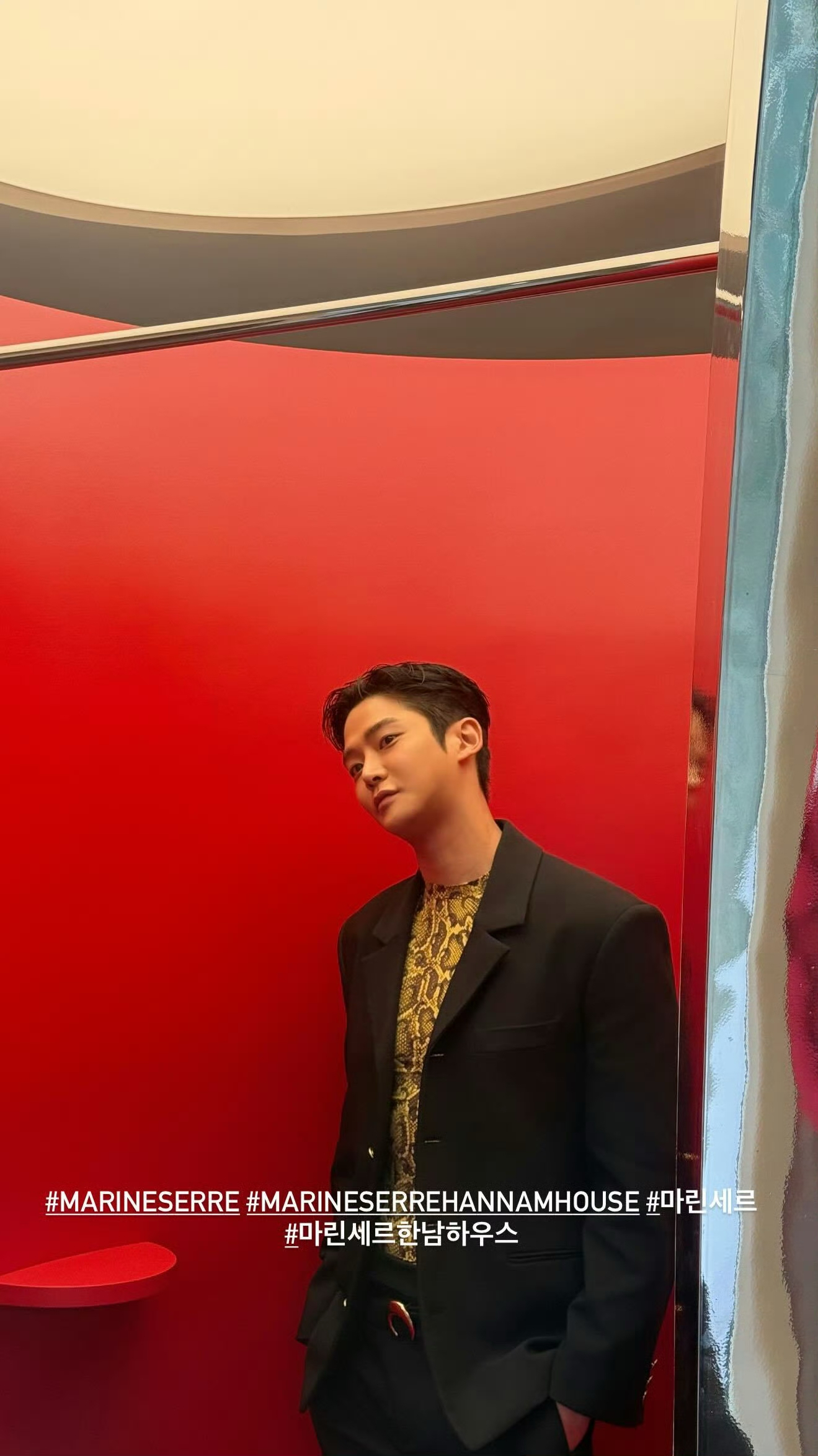 Today's popular wallpaper in Rowoon community