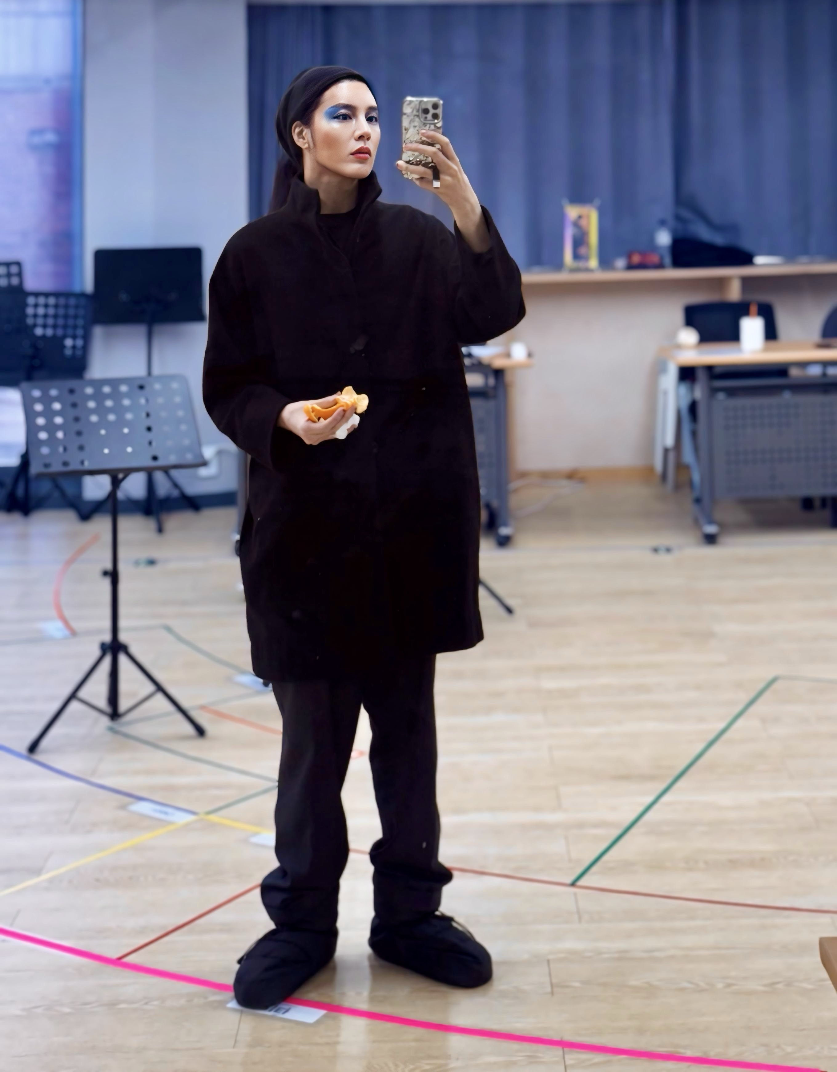 Behind-the-scenes cut of No Minwoo