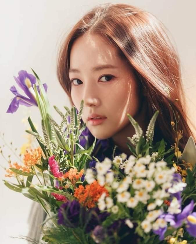 Behind-the-scenes cut of Park Minyoung