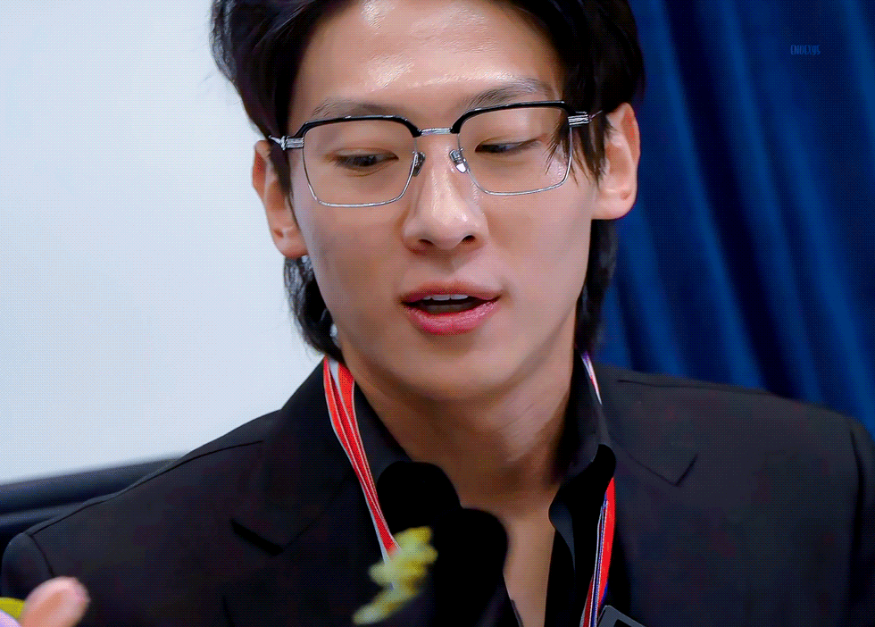 Behind-the-scenes cut of Dex