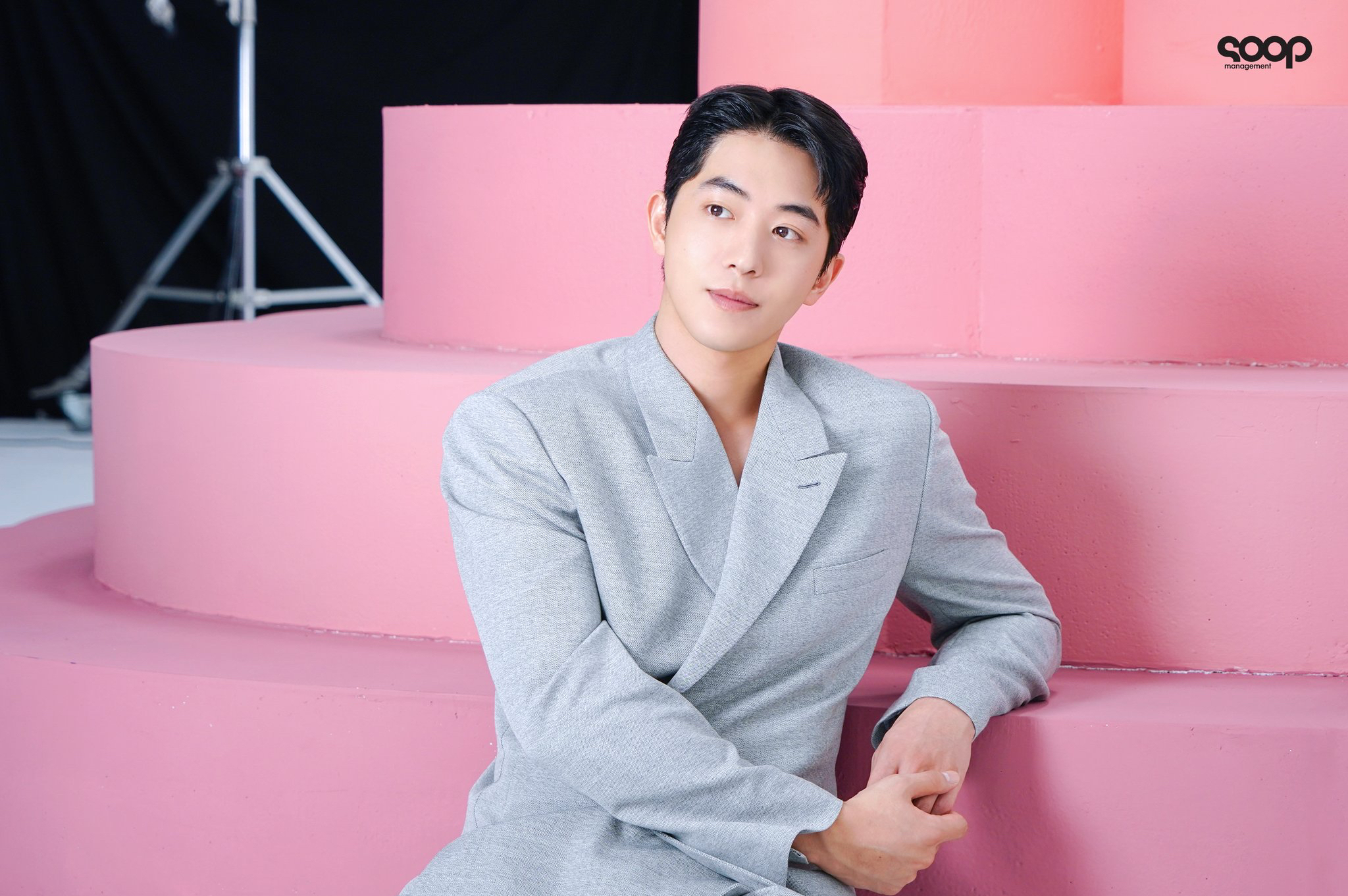 Behind-the-scenes cut of Nam Joohyuk