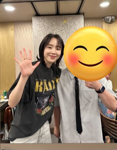 Behind-the-scenes cut of Shin Haesun