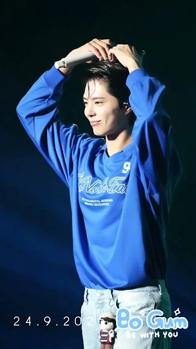 Emotional wallpaper shared by fans for Park Bogum
