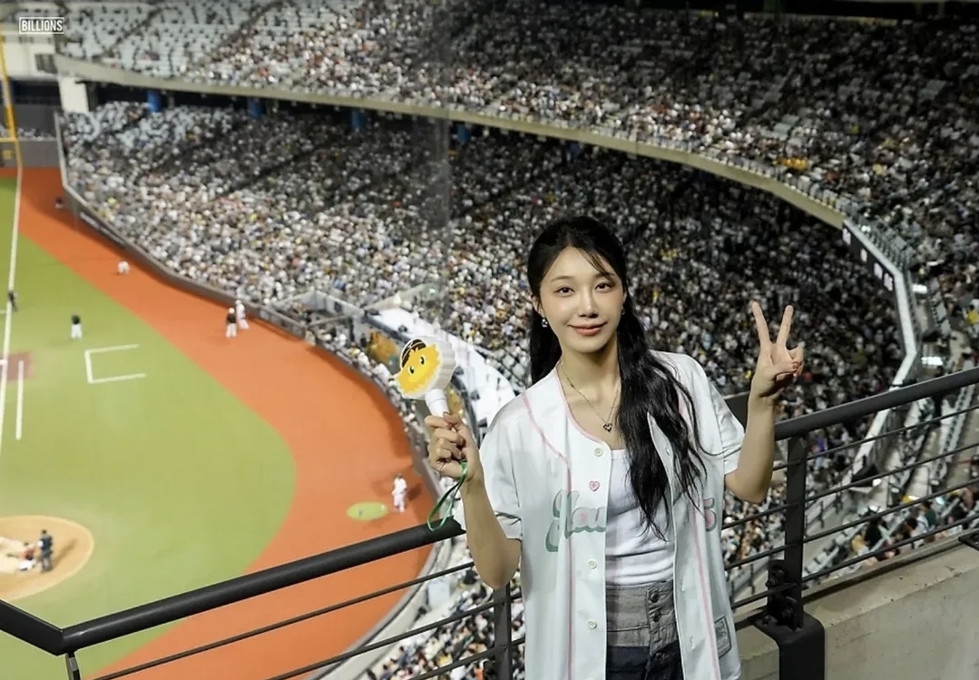 Behind-the-scenes cut of Jung Eunji