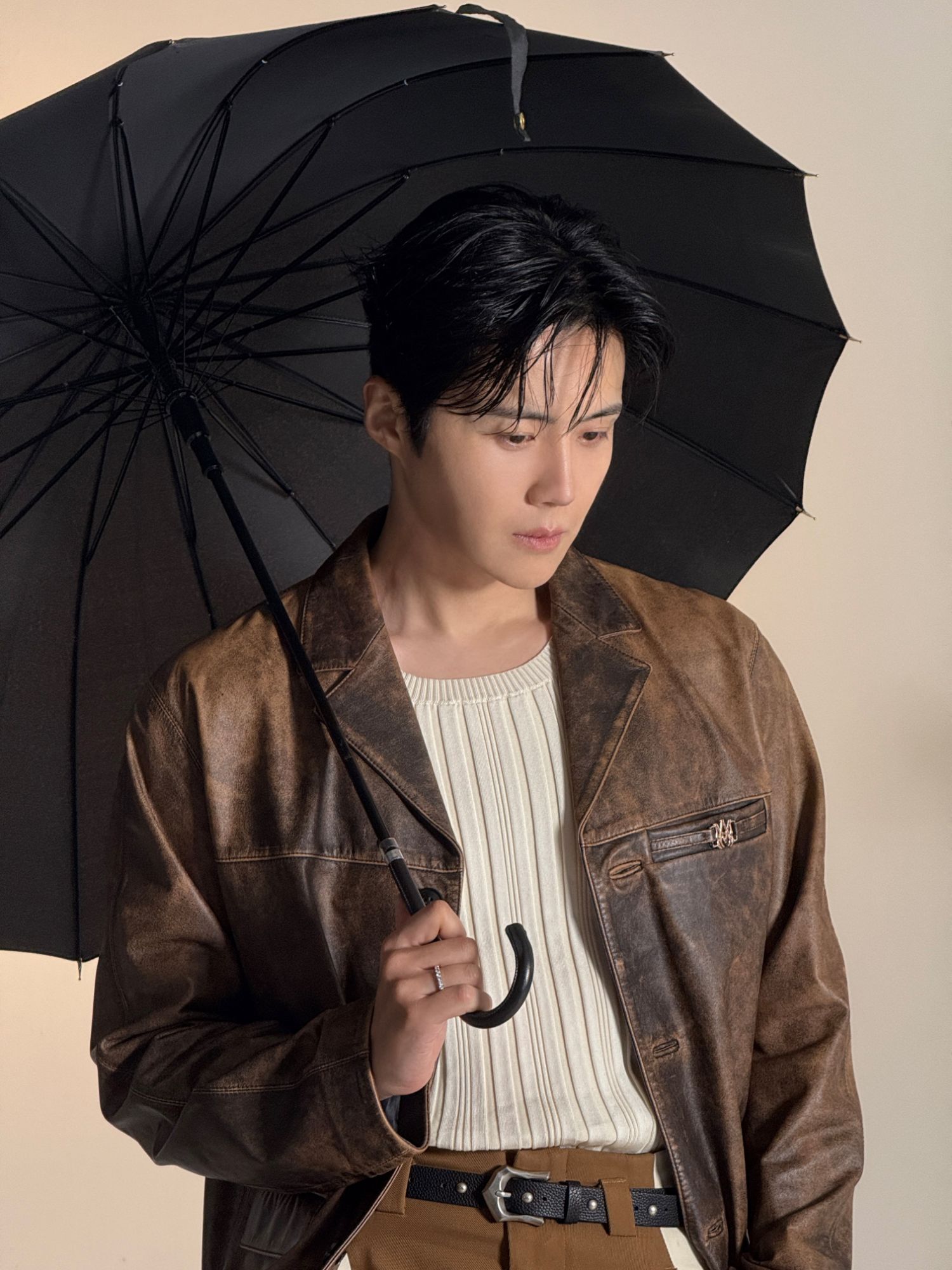 Behind-the-scenes cut of Kim Seonho