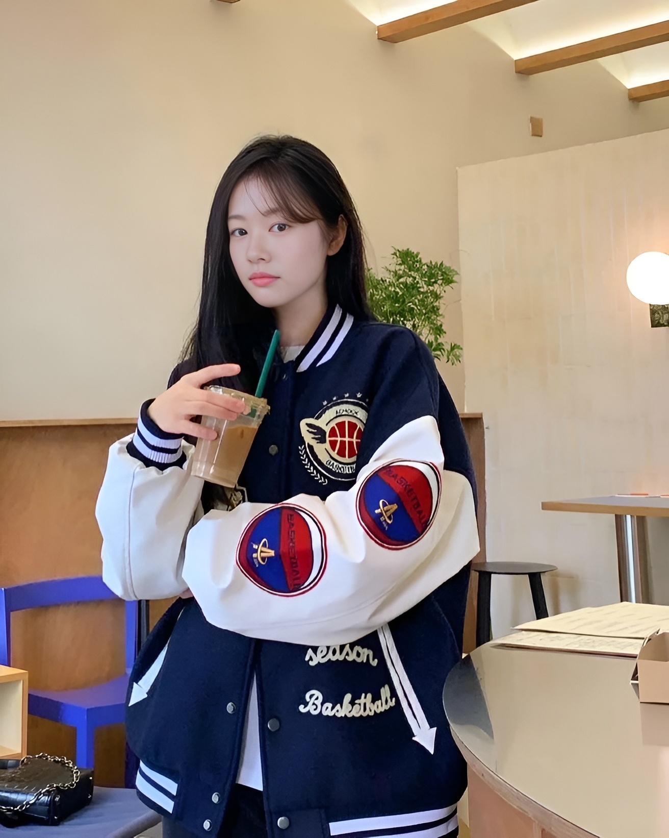 Behind-the-scenes cut of Jung Somin