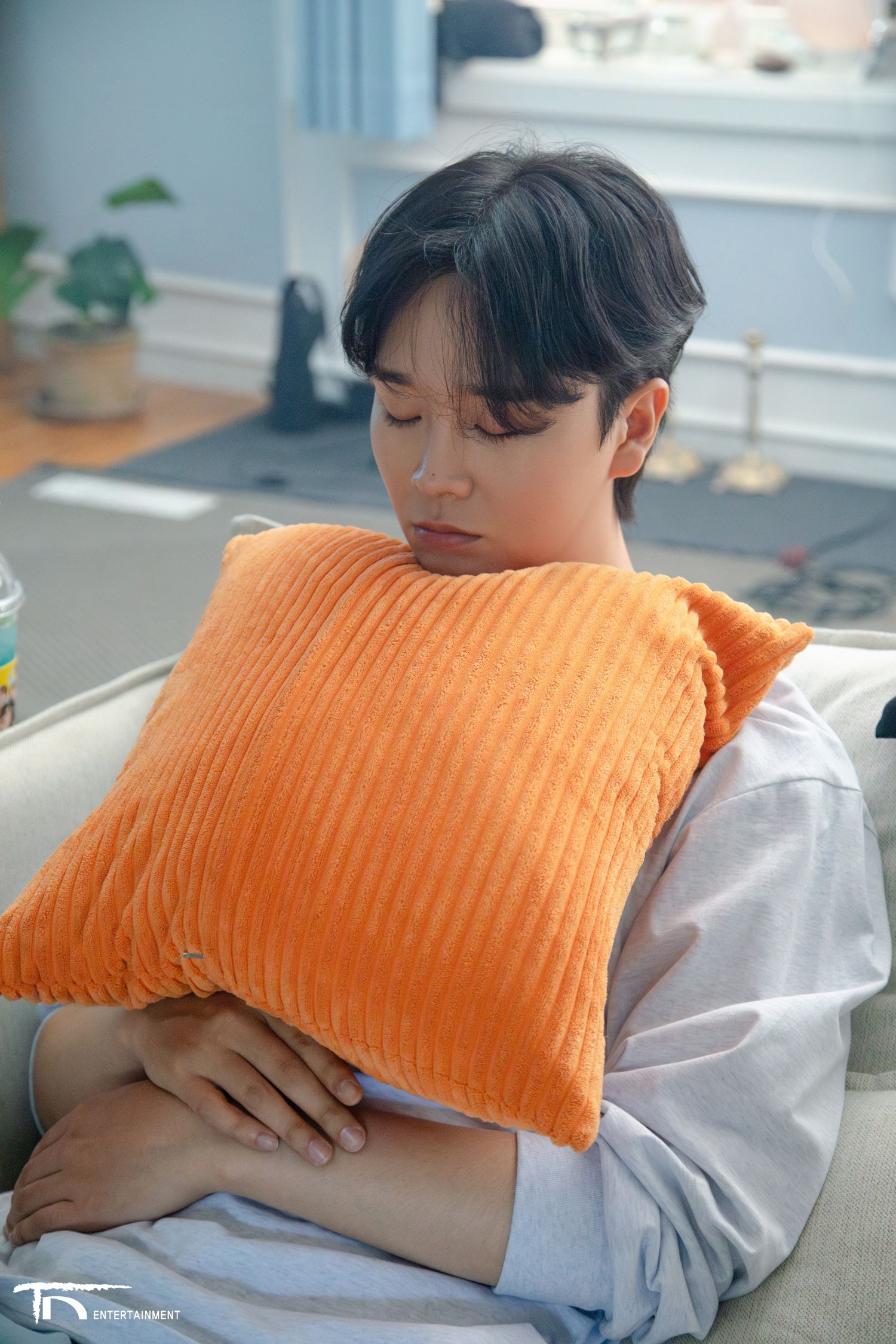 Behind-the-scenes cut of Song Minjun