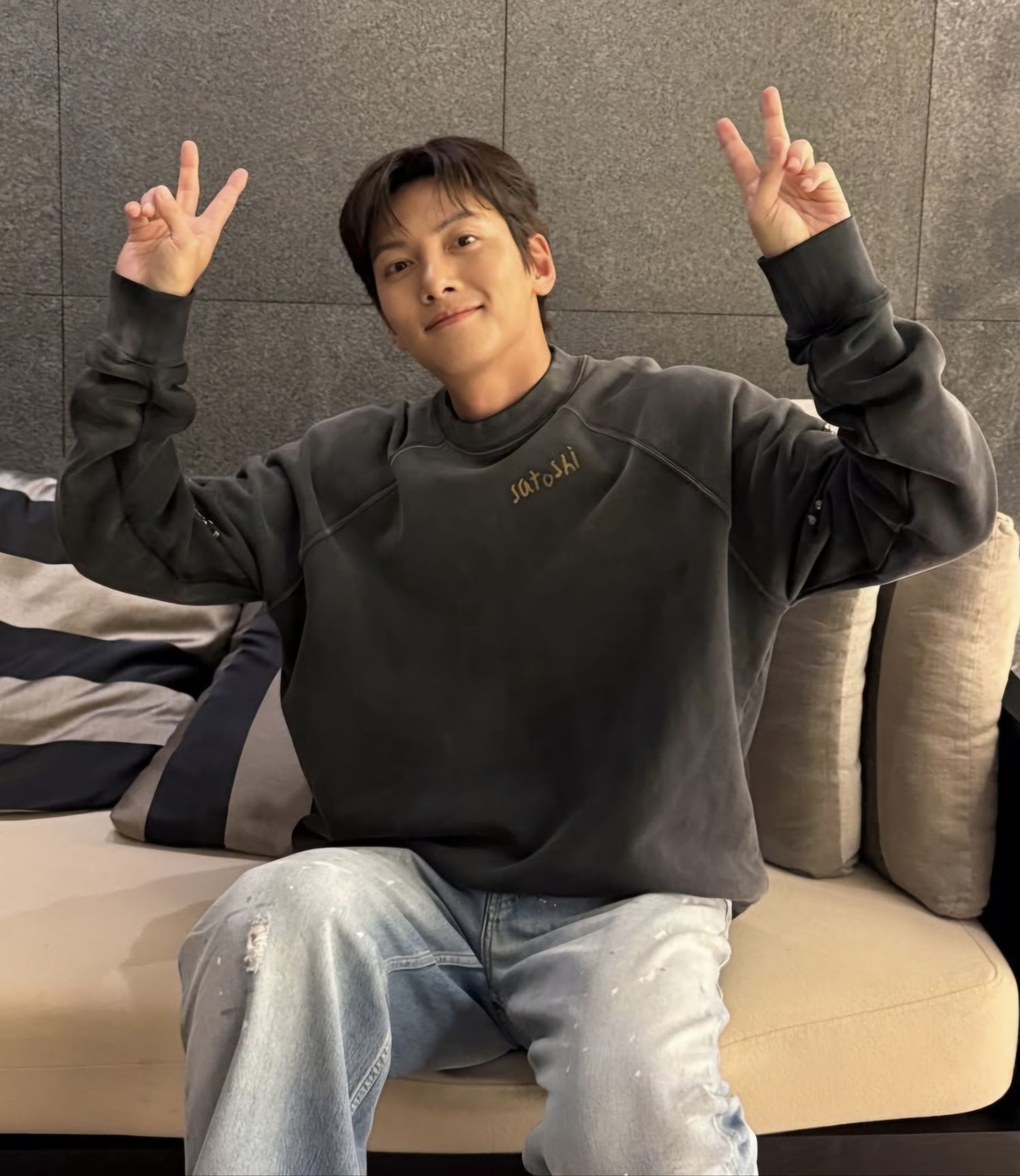 Behind-the-scenes cut of Ji Changwook