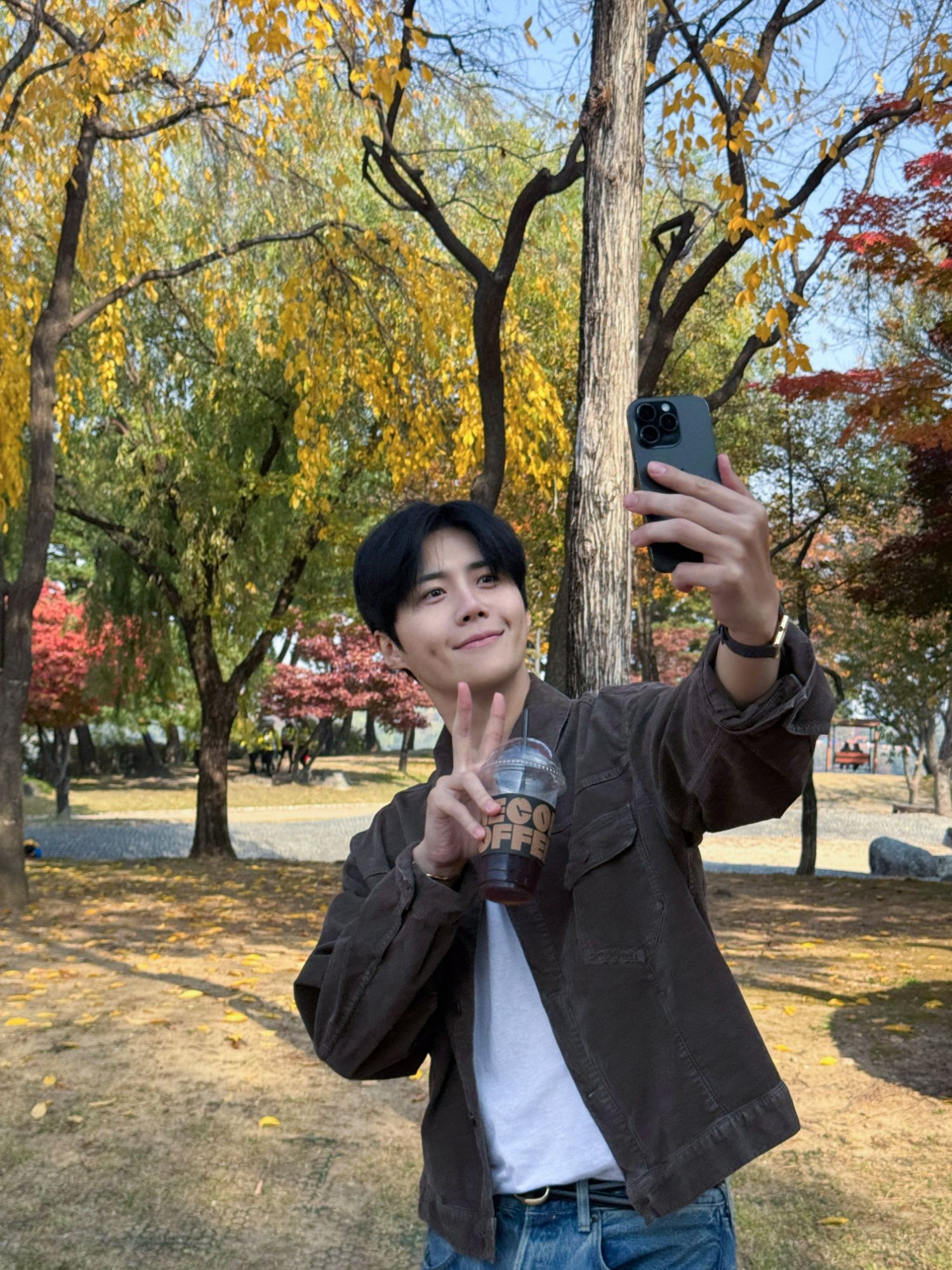 Behind-the-scenes cut of Kim Seonho