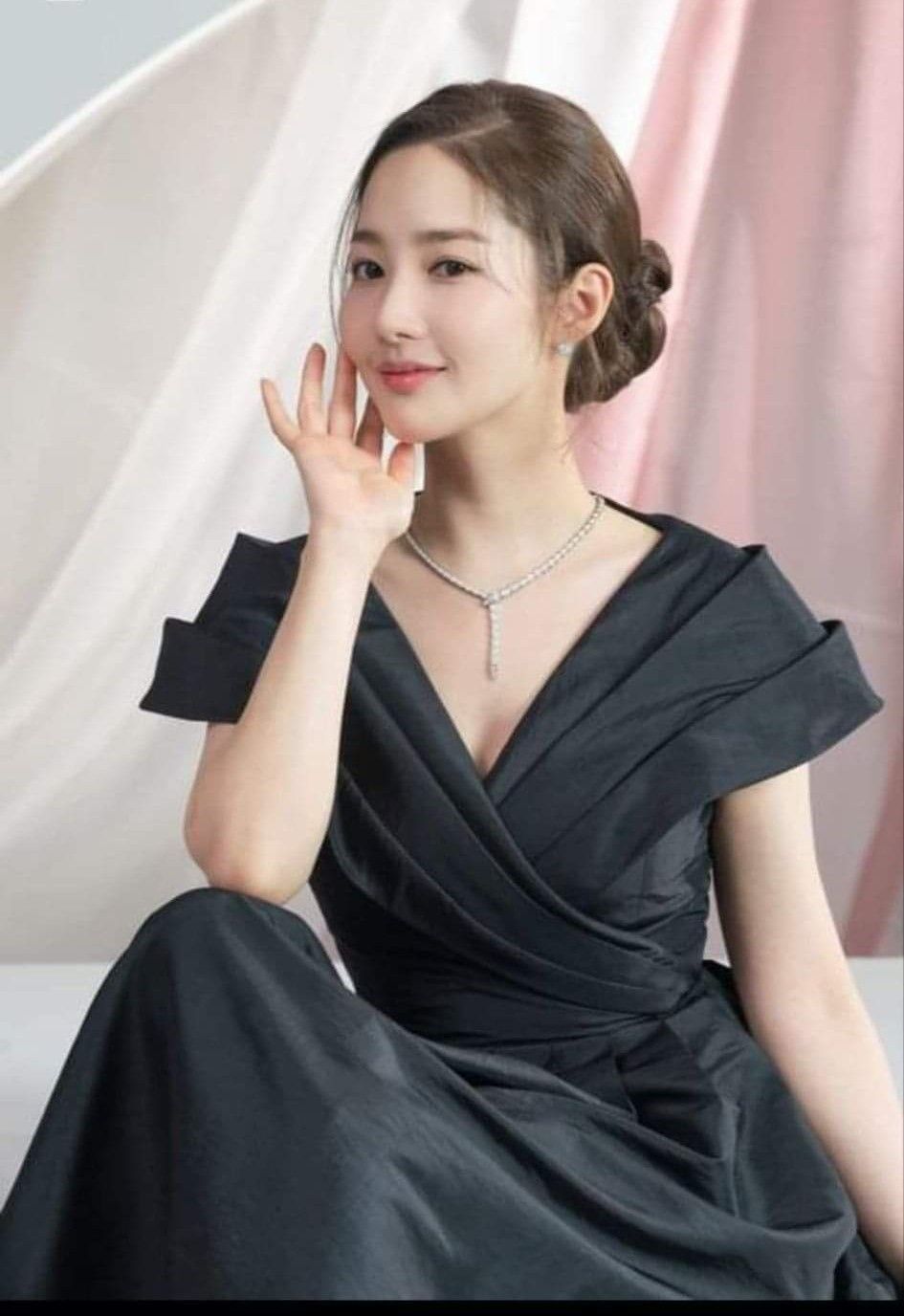 Behind-the-scenes cut of Park Minyoung