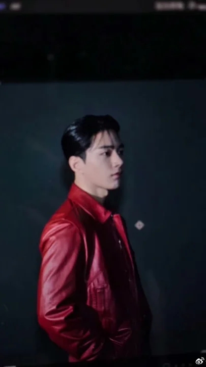 Latest photo of Kim Myungsoo (L)