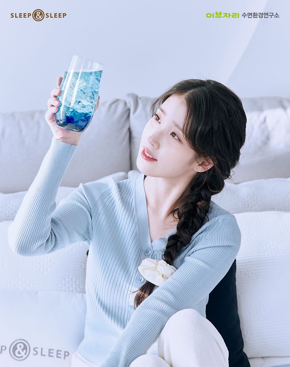 Behind-the-scenes cut of IU