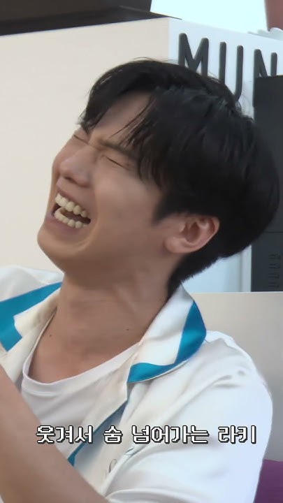 A moment captured by a fan of Cha Eunwoo