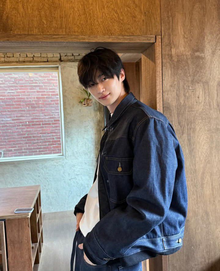 Recent activity shot of Byeon Wooseok