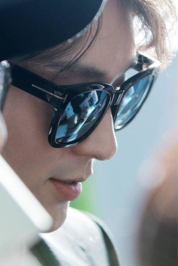 Behind-the-scenes cut of Lee Joongi