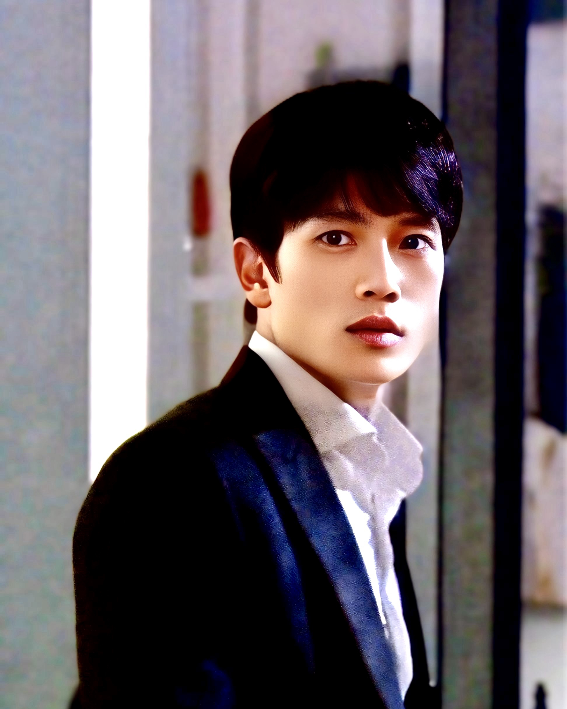 Behind-the-scenes cut of Ji Sung