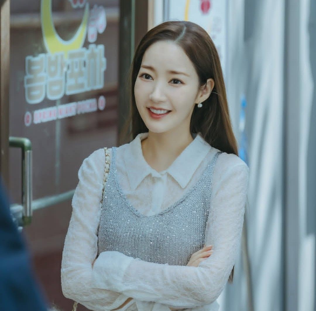 Behind-the-scenes cut of Park Minyoung