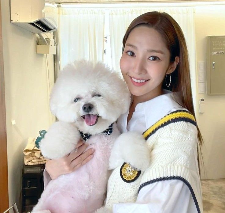 Behind-the-scenes cut of Park Minyoung