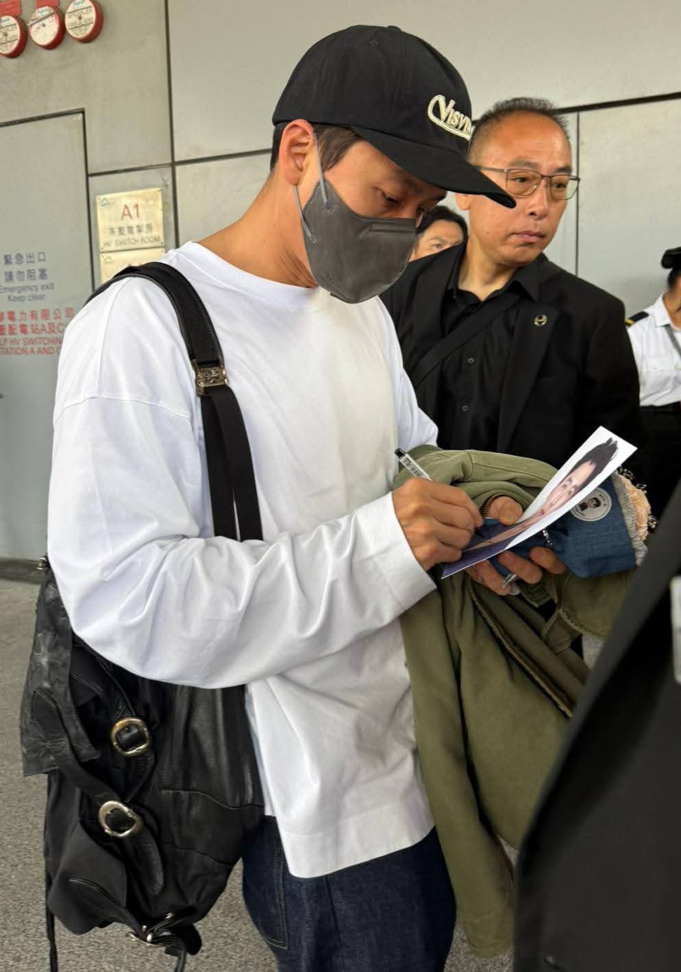 Cuplikan di balik layar dari Hyun Bin