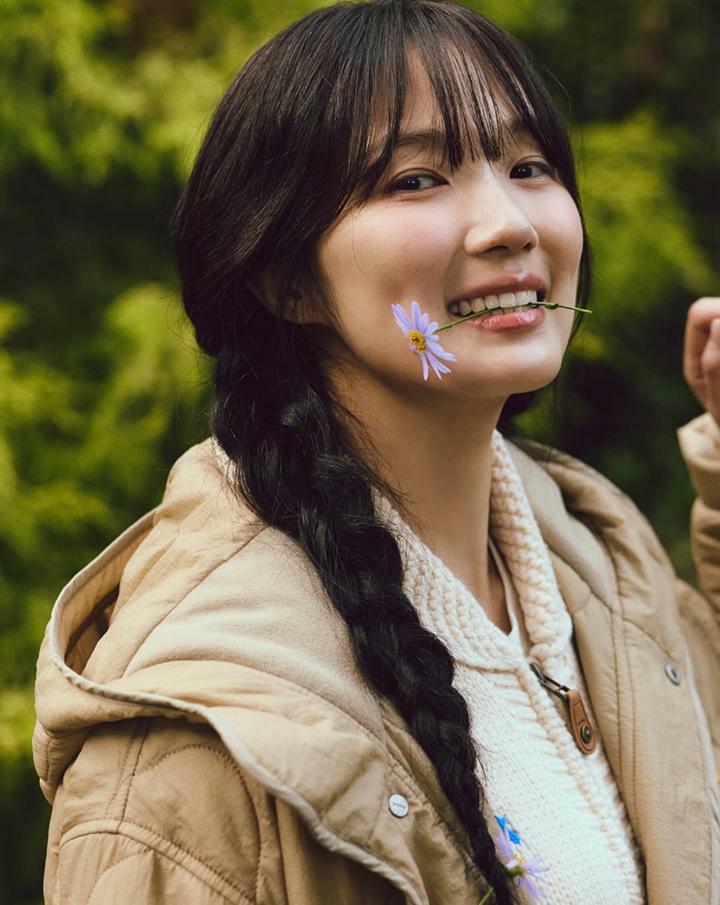 A moment captured by a fan of Kim Hyeyoon