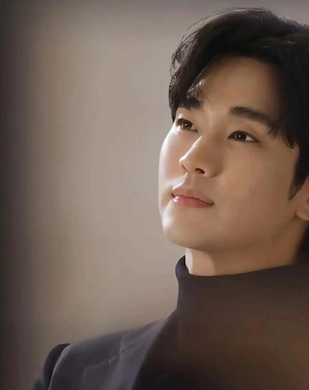 A moment captured by a fan of Kim Soohyun