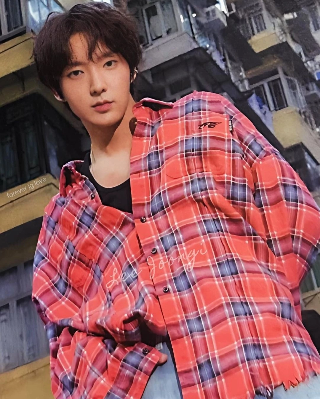 A moment captured by a fan of Lee Joongi