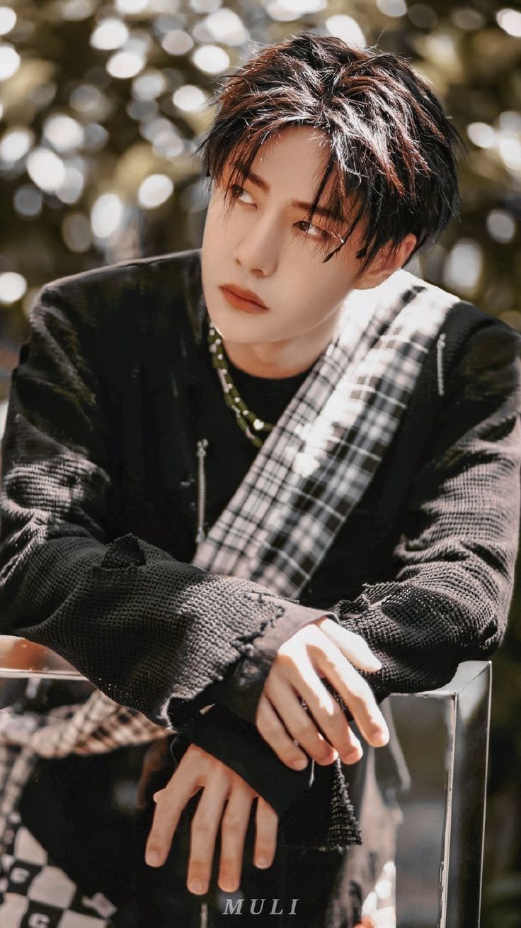 Behind-the-scenes cut of Wang Yibo