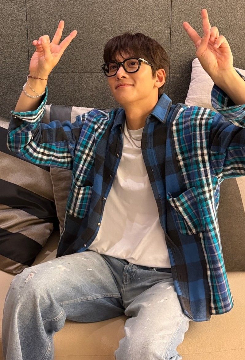 粉絲拍下的池昌旭瞬間