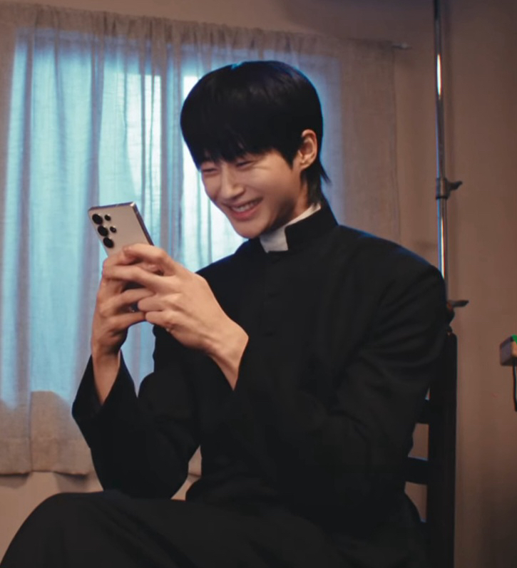 Recent activity shot of Byeon Wooseok