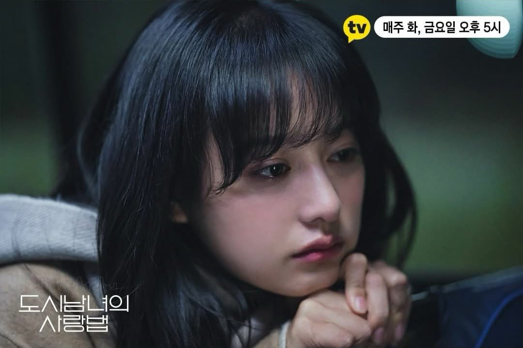 Behind-the-scenes cut of Kim Jiwon