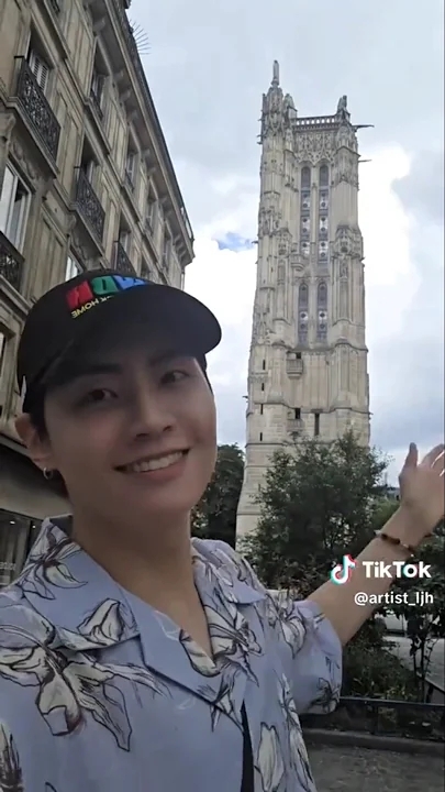 Recent activity shot of Lee Jongsuk