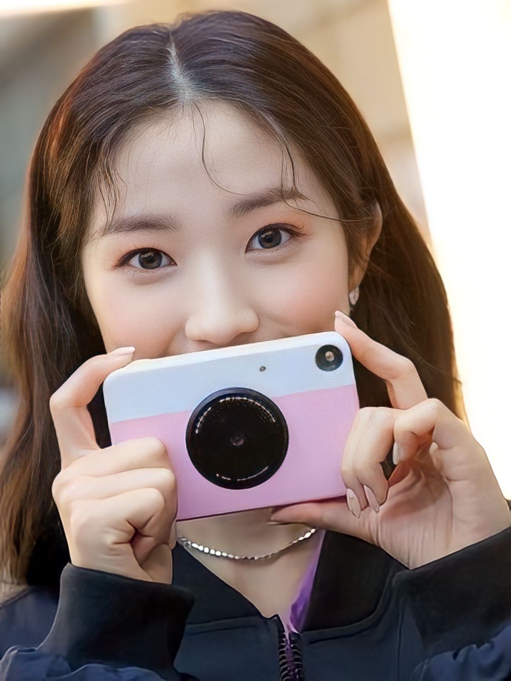 Behind-the-scenes cut of Kim Hyeyoon