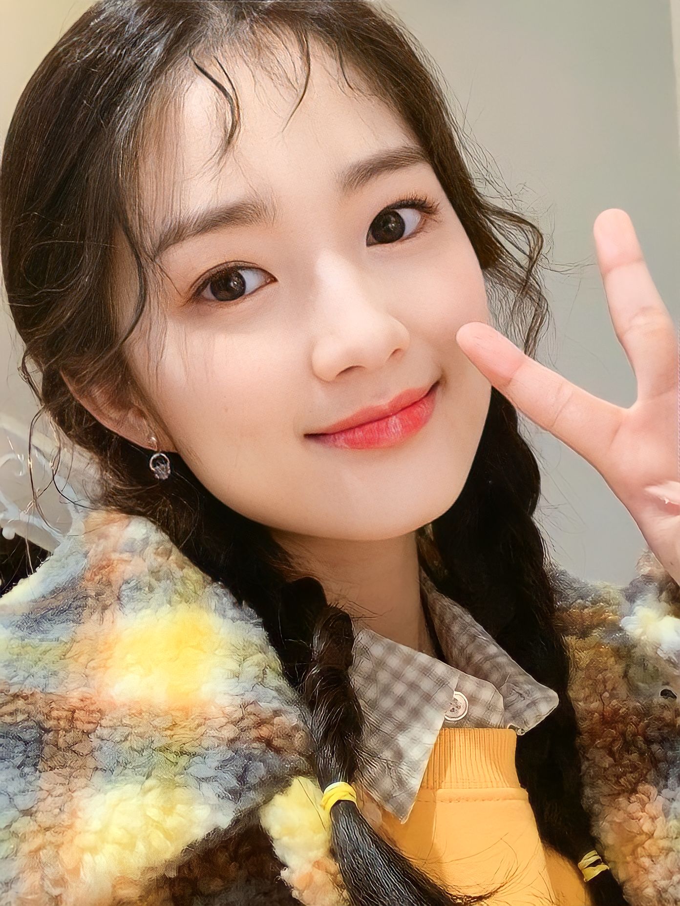 Foto kegiatan terbaru dari Kim Hyeyoon