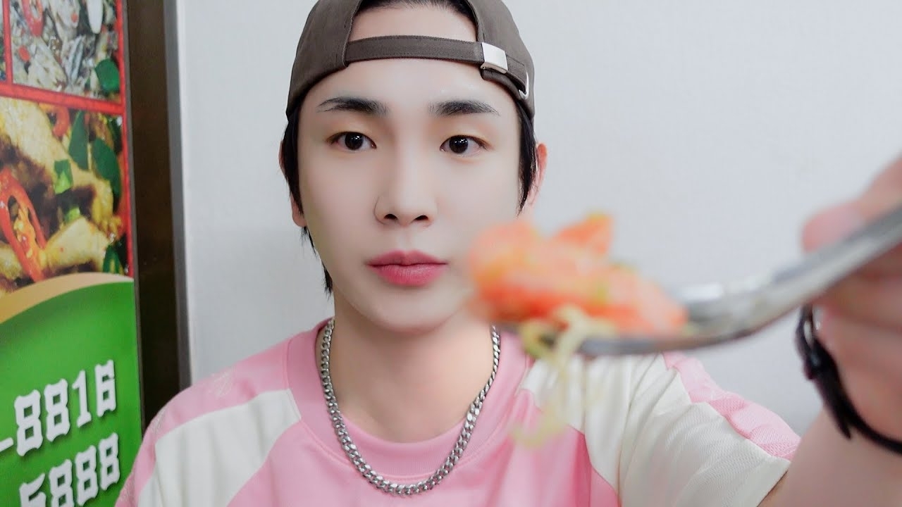 A moment captured by a fan of Key