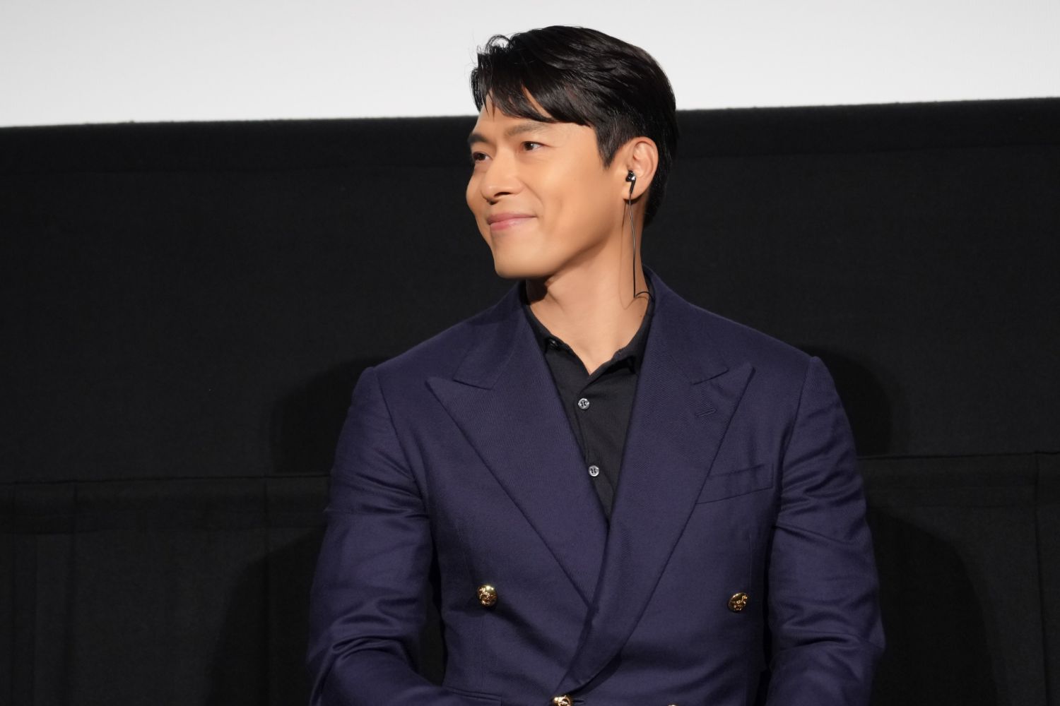Behind-the-scenes cut of Hyun Bin