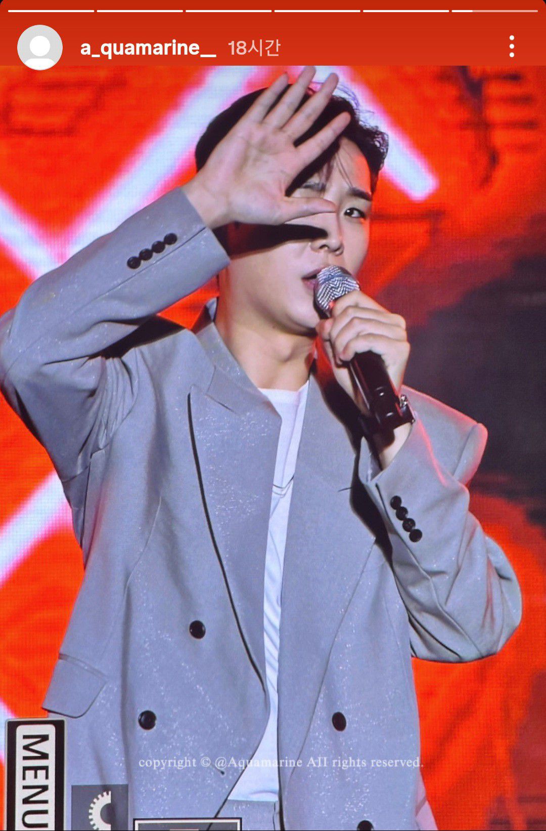A moment captured by a fan of Song Minjun