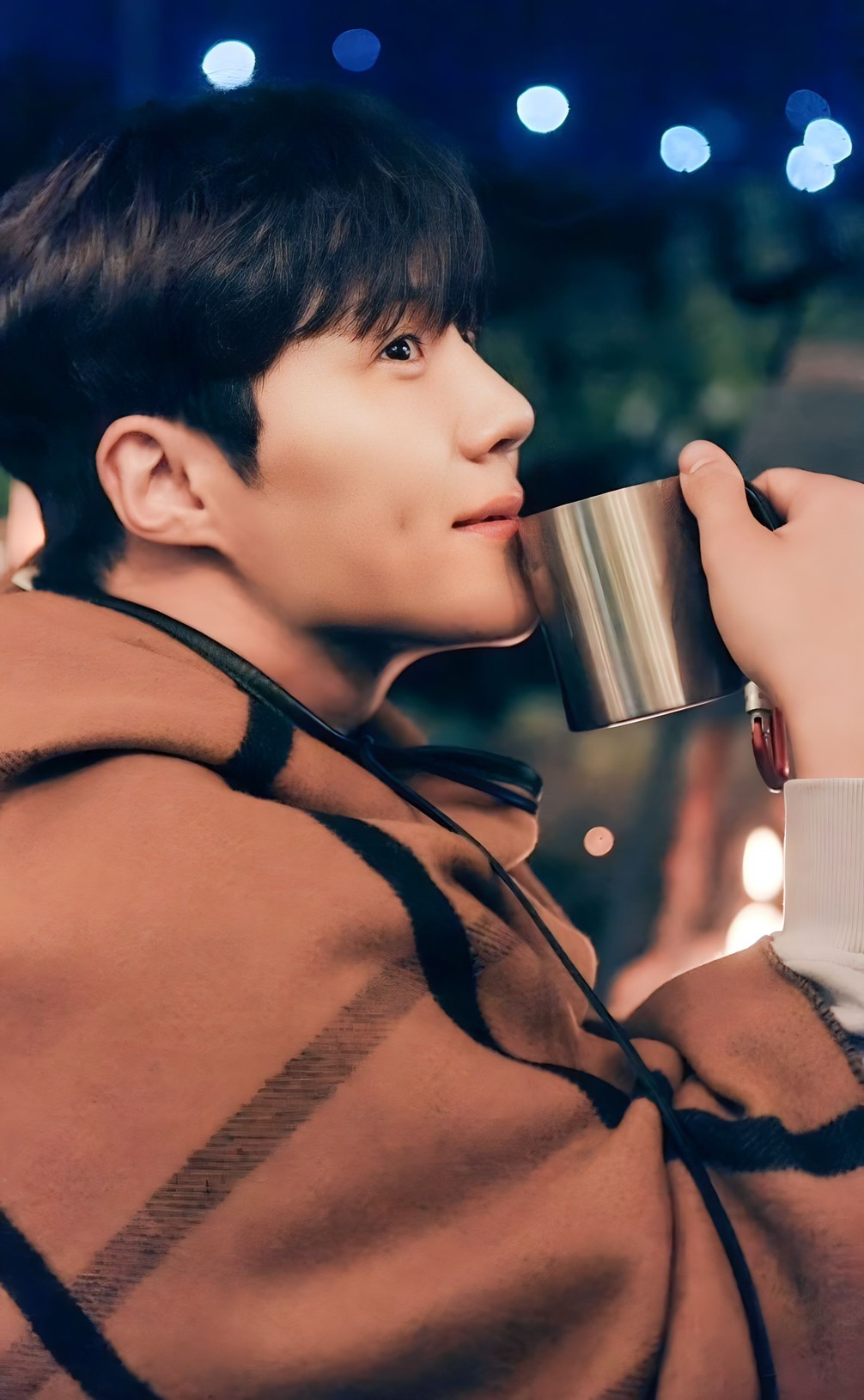 粉絲拍下的金宣虎瞬間